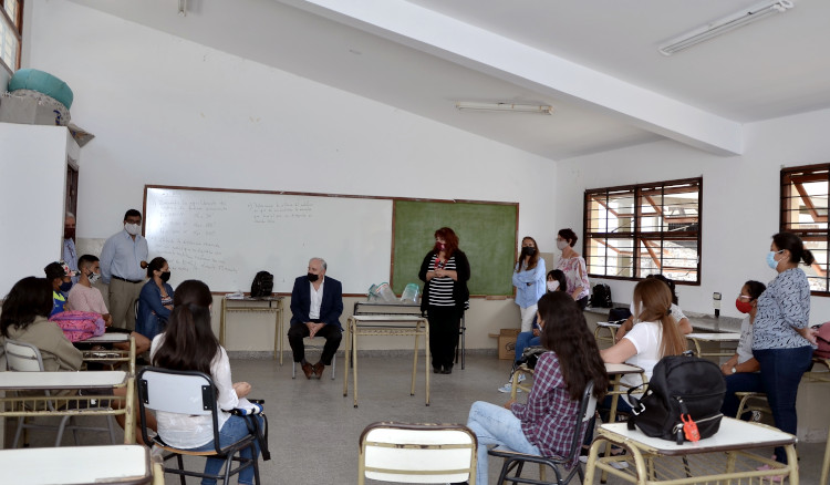 El Gobierno trabaja en la presencialidad segura y en la revinculación de los alumnos El Gobierno trabaja en la presencialidad segura y en la revinculación de los alumnos