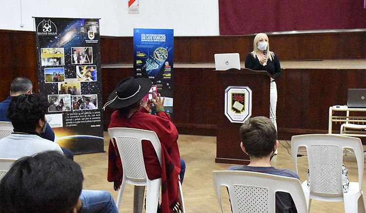 Los alumnos del colegio secundario 5058 vivieron una experiencia espacial