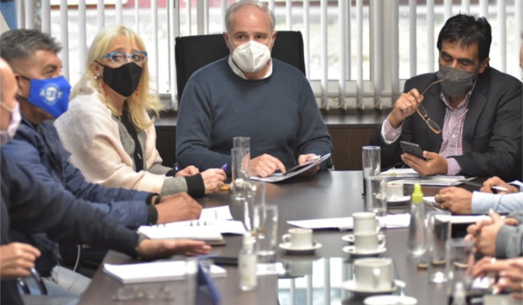 El Gobierno y los gremios llevan adelante el segundo día de negociaciones paritarias El Gobierno y los gremios llevan adelante el segundo día de negociaciones paritarias