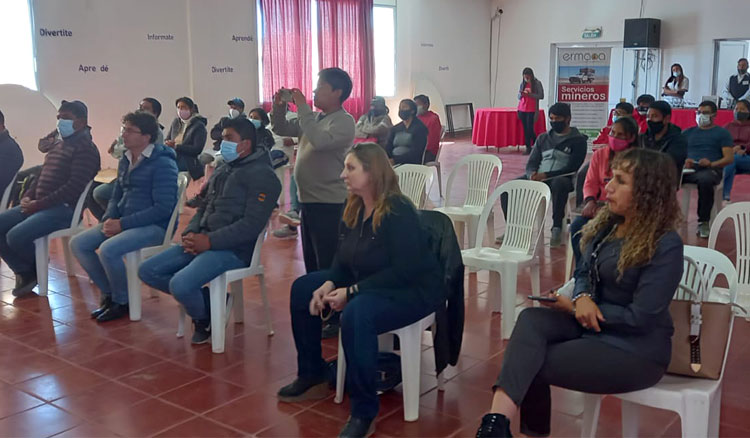 Se desarrolla el curso de capacitación en Instalación de Geo Textil y Geo-membrana Fotografía Curso de capacitación en Instalación de Geo Textil y Geo-membrana