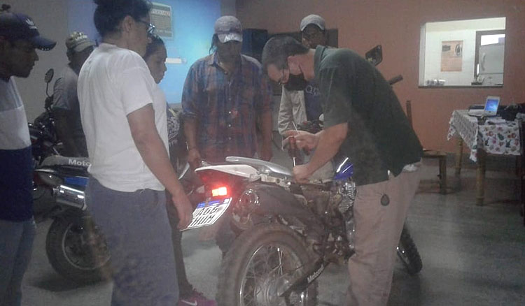 En Ballivián y Embarcación el Ministerio de Educación capacita en mecánica de motos Fotografía En Ballivián y Embarcación el Ministerio de Educación capacita en mecánica de motos