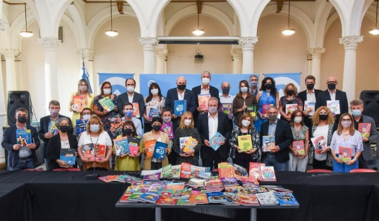 Fotograf{ia Salta recibirá 300 mil libros para fortalecer lengua y matemática