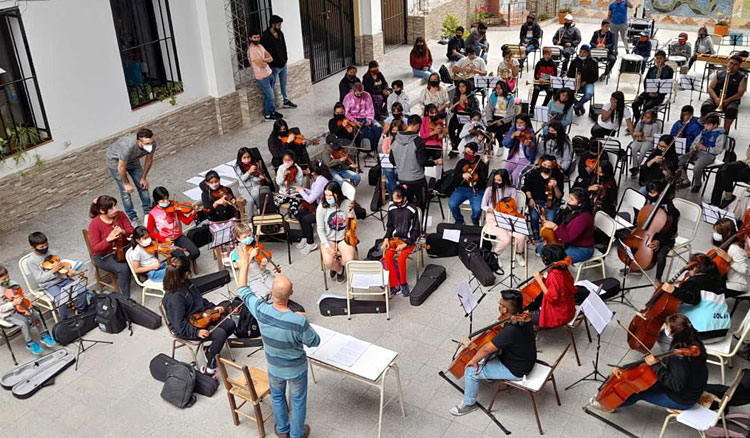 Fotografía Educación dicta talleres artísticos en las escuelas durante el verano