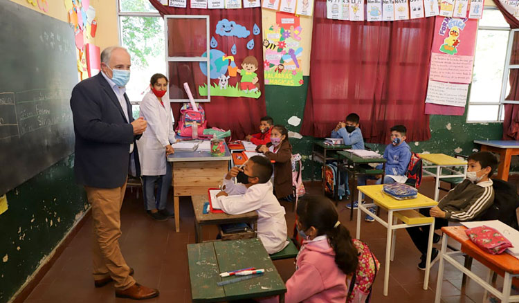 Fotografía Cánepa recorre escuelas de Anta y dialoga con docentes y directivos