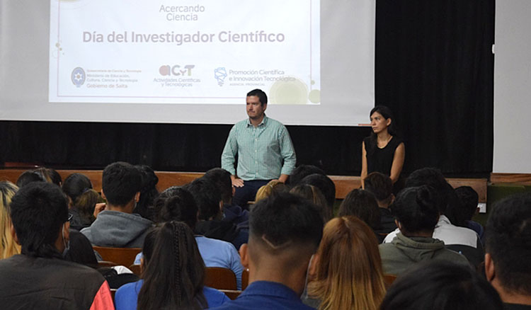 Estudiantes celebraron el día del investigador científico Fotografía Estudiantes celebraron el día del investigador científico