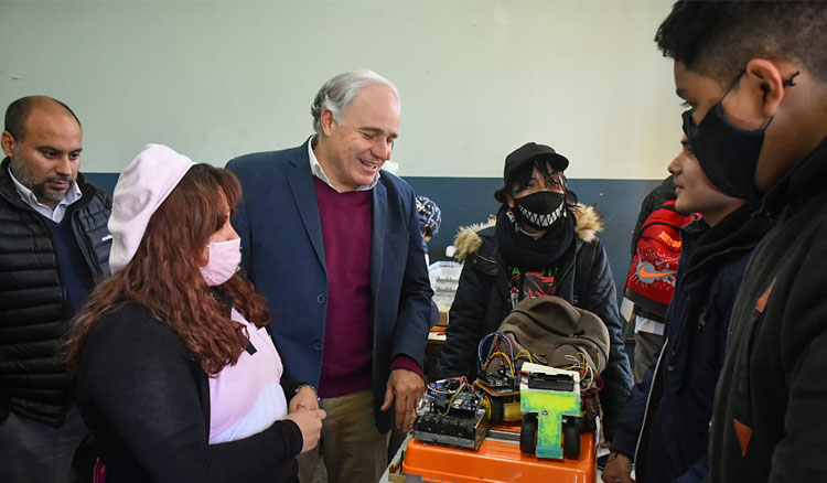 Fotografía 70 equipos participaron hoy en el III Encuentro de Sumorobot