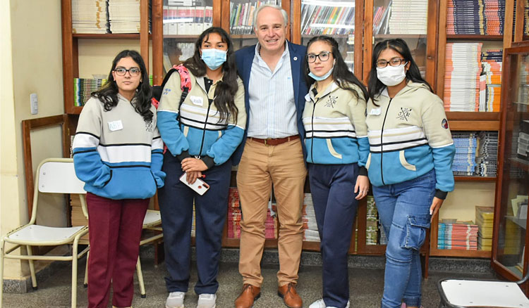 Fotografía Cánepa visitó comunidades educativas de Tartagal y Mosconi