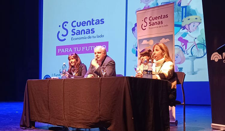 Educación fortalece la enseñanza sobre emprendedurismo y finanzas Fotografía Educación fortalece la enseñanza sobre emprendedurismo y finanzas