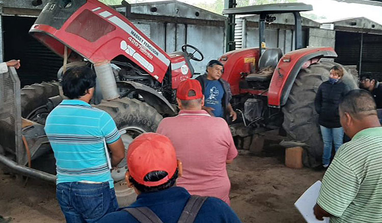 Capacitación en operador de maquinarias agrícolas Fotografía Capacitación en operador de maquinarias agrícolas