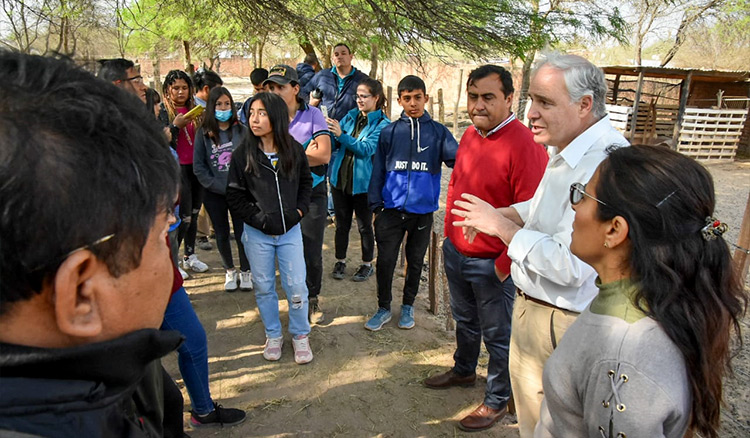 Canepa recorre escuelas en el Departamento Rivadavia