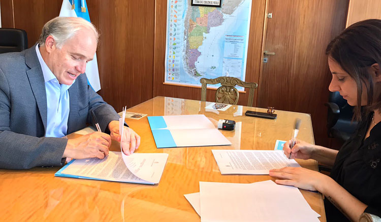 Se firmo un Convenio con Nación por casi $130 millones para un programa de refuerzo estival Fotografía Se firmo un Convenio con Nación por casi $130 millones para un programa de refuerzo estival