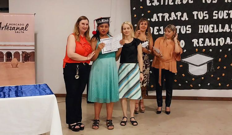 Fotografía Estudiantes de la Escuela Castex egresaron y recibieron un certificado