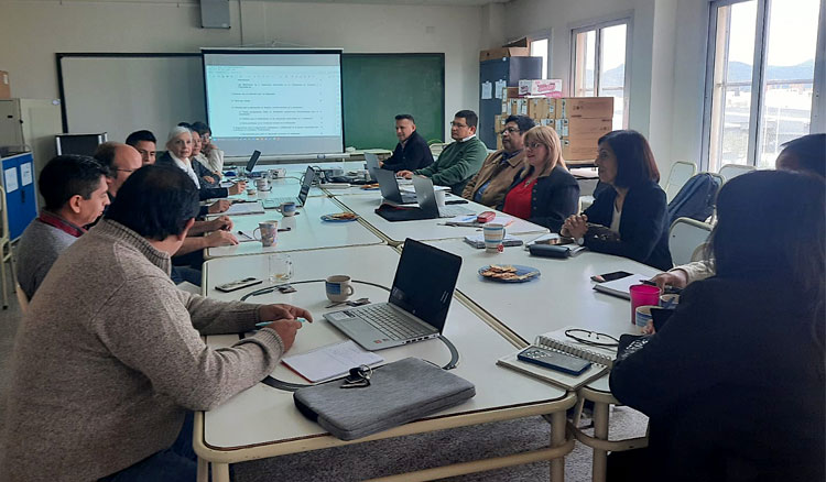 Mesa de trabajo sobre robótica y programación para secundaria Fotografía Mesa de trabajo sobre robótica y programación para secundaria