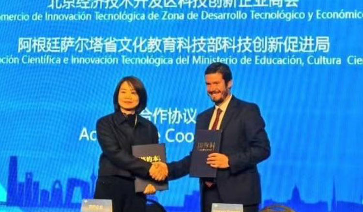 El Gobierno desarrollará diferentes acciones con Beijing para fomentar el intercambio Fotografía El Gobierno desarrollará diferentes acciones con Beijing para fomentar el intercambio
