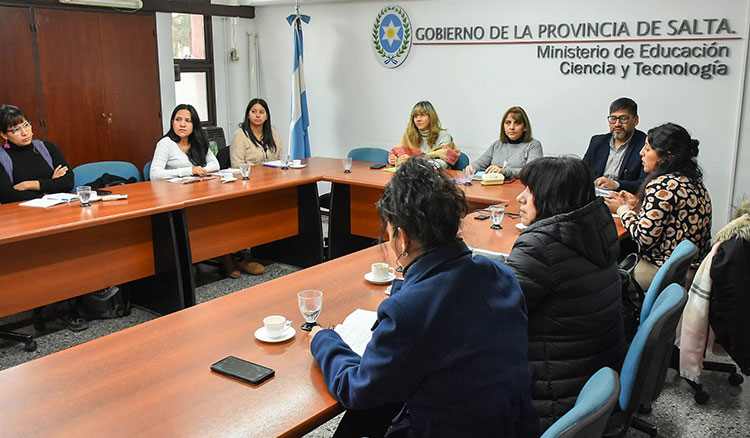 Avanza la implementación de políticas de desarrollo curricular intercultural en la provincia. Fotografía Avanza la implementación de políticas de desarrollo curricular intercultural en la provincia