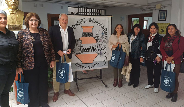 En el colegio Victorino de la Plaza se realizó una gran feria de emprendedurismo Fotografgía En el colegio Victorino de la Plaza se realizó una gran feria de emprendedurismo