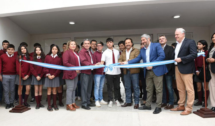 Fotografía En cuatro años Sáenz gestionó 64 nuevos edificios escolares