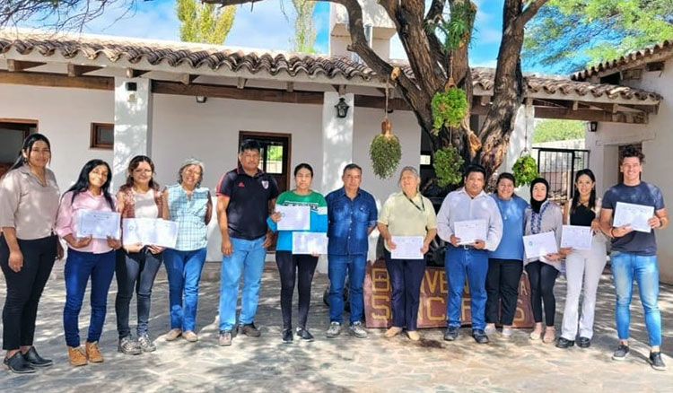 Fotografía Se entregaron certificados a los egresados del curso de capacitación Guías de Sitio en San Carlos