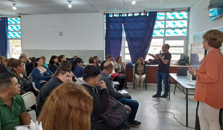 Fotografía: Concientizan a los docentes sobre el cuidado el agua y la no contaminación de los ríos