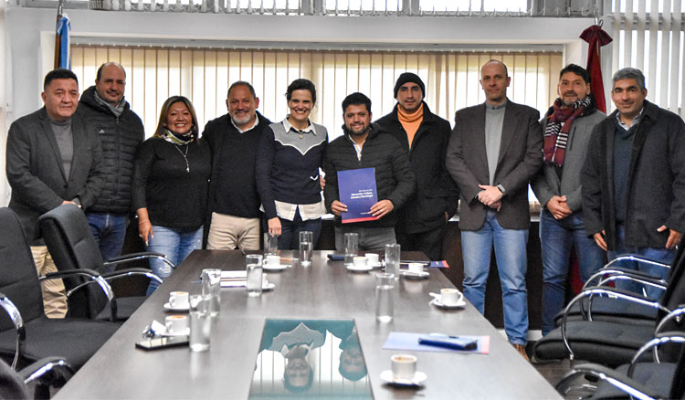Educación rubricó convenios con municipios para continuar capacitando a jóvenes salteños Fotografía: Educación rubricó convenios con municipios para continuar capacitando a jóvenes salteños