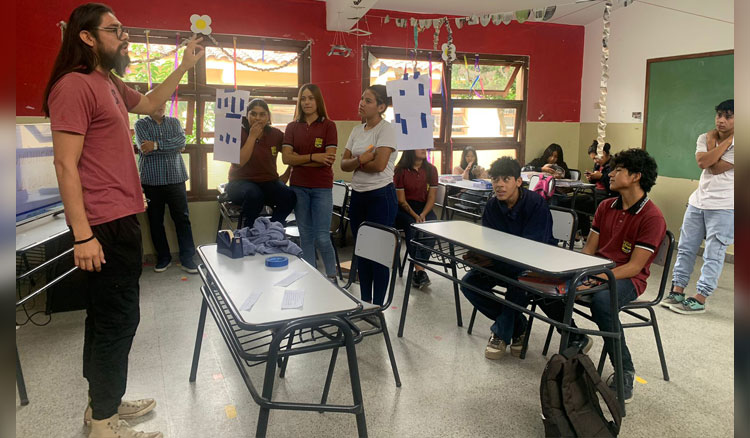 Programa Medios Escolares: un apoyo a los estudiantes para que culminen sus trayectorias educativas Fotografía: Programa Medios Escolares: un apoyo a los estudiantes para que culminen sus trayectorias educativas