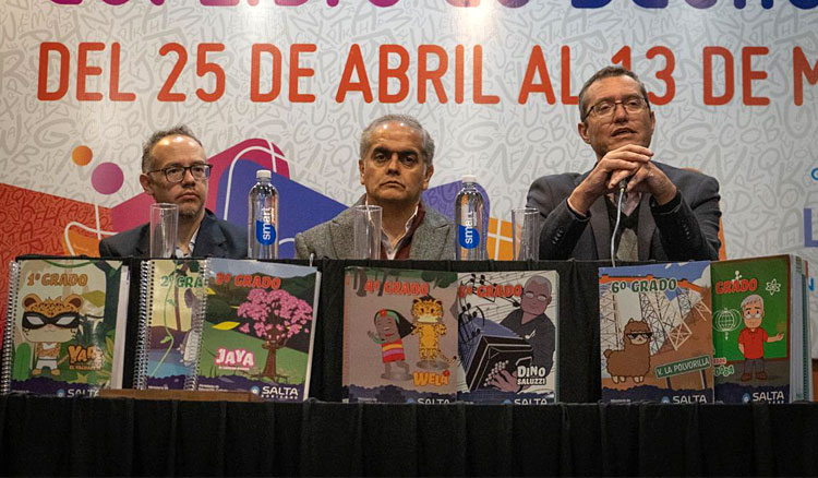 Fotografía: En la Feria Internacional del Libro Salta presentó los manuales escolares