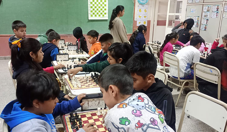 Escuelas Abiertas potencia la actividad lúdica con talleres de ajedrez Fotografía: Escuelas Abiertas potencia la actividad lúdica con talleres de ajedrez