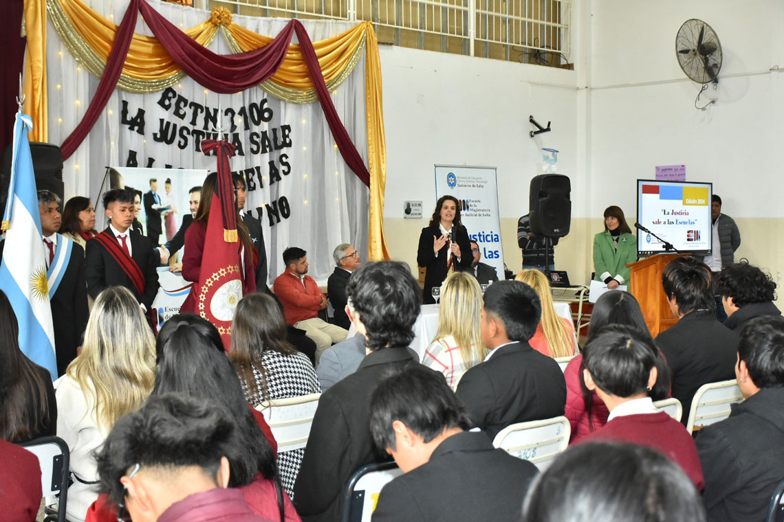 La Justicia continúa recorriendo colegios secundarios de la provincia Fotografía: La Justicia continúa recorriendo colegios secundarios de la provincia