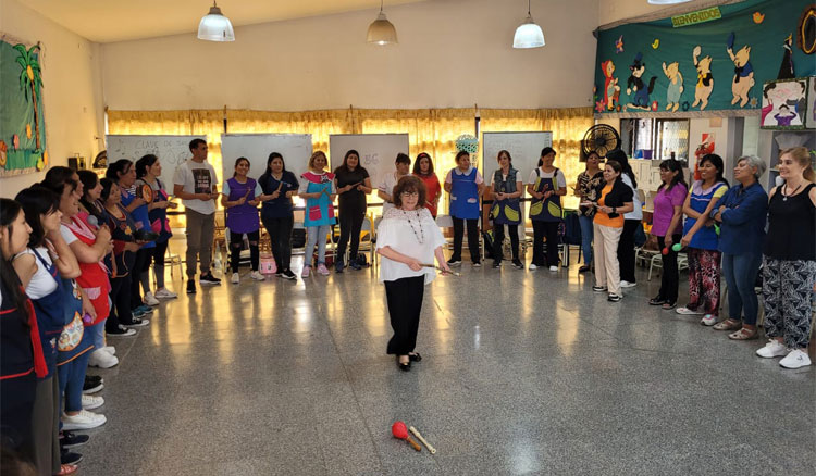 Docentes de Nivel Inicial se capacitaron en musicoterapia Fotografía: Docentes de Nivel Inicial se capacitaron en musicoterapia