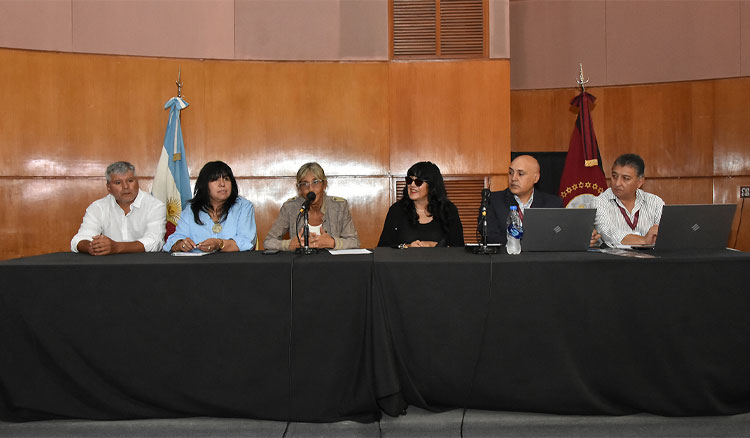 Reunión estratégica con supervisores: planifican la utilización de datos provenientes de SINIDE y pruebas Aprender Reunión estratégica con supervisores: planifican la utilización de datos provenientes de SINIDE y pruebas Aprender