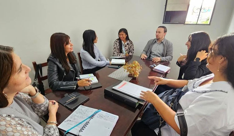 Firma de acta de trabajo para la certificación de estudiantes Fotografía: Firma de acta de trabajo para la certificación de estudiantes