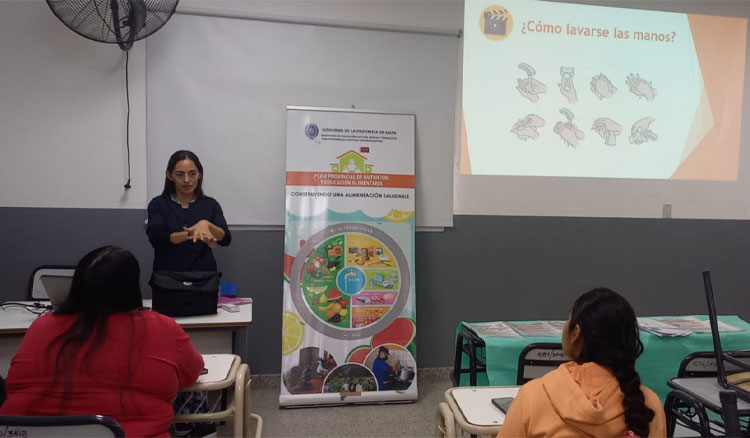 Educación capacitó sobre manipulación e higiene de los alimentos en la técnica “Otto Krause” Fotografía: Educación capacitó sobre manipulación e higiene de los alimentos en la técnica “Otto Krause”