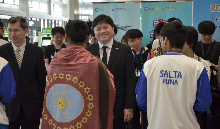 Los Salteños que inauguraron el primer vuelo turístico Shanghai-Tibet Fotografía: Los Salteños que inauguraron el primer vuelo turístico Shanghai-Tibet