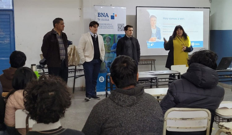 Se desarrolla un ciclo de talleres de Educación Financiera junto al Banco Central y Banco Nación Fotografía: Se desarrolla un ciclo de talleres de Educación Financiera junto al Banco Central y Banco Nación
