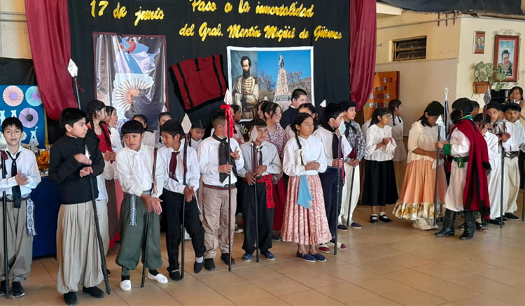 Fotografía: Se homenajeó a la bandera a través del arte y la expresión cultural