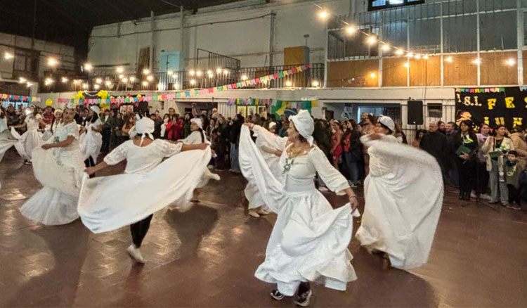 En el Instituto de Idiomas celebraron una tradición brasileña Fotografía: En el Instituto de Idiomas celebraron una tradición brasileña