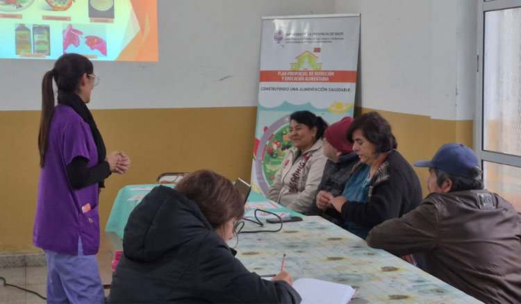 Fotografía: Educación continúa capacitando al personal de comedores escolares en inocuidad alimentaria