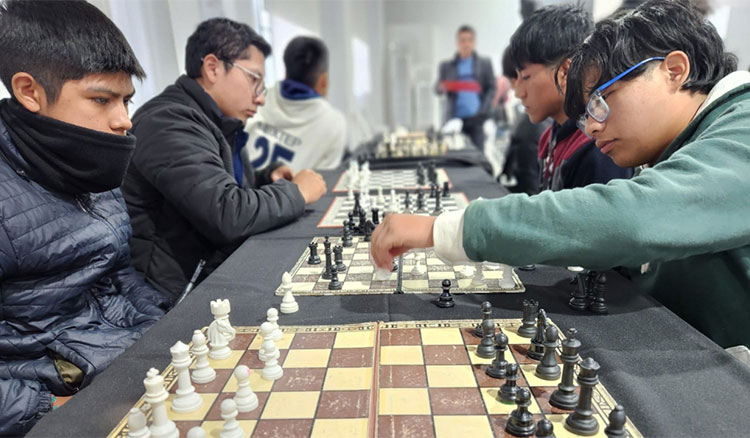 Fotografía: Gran participación de estudiantes secundarios en el Torneo Intercolegial de Ajedrez