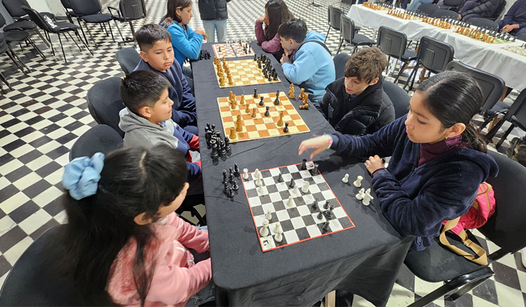 Estudiantes de Nivel Primario participaron en el Torneo Intercolegial de Ajedrez Fotografía: Estudiantes de Nivel Primario participaron en el Torneo Intercolegial de Ajedrez