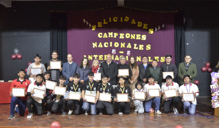 Alumnos de la E.E.T. Alberto Einstein se destacaron en robótica en eventos nacionales e internacionales Fotografía: Alumnos de la E.E.T. Alberto Einstein se destacaron en robótica en eventos nacionales e internacionales