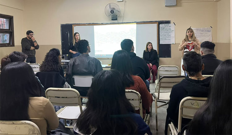 Estudiantes del Profesorado Superior en Lenguas Vivas participaron de un taller sobre convivencia y acuerdos institucionales