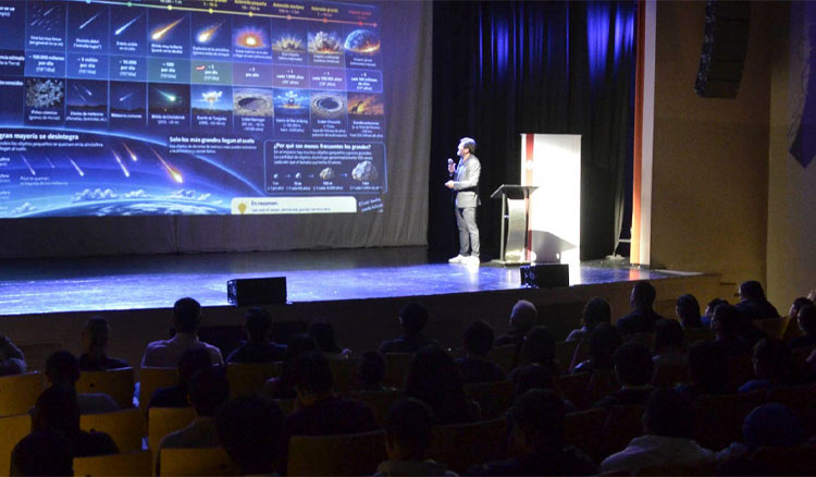 Más de 240 personas participaron de la charla del científico argentino de la NASA Diego Janches en Salta
