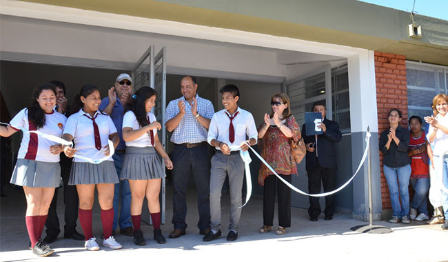 Mil trescientos jóvenes de Colonia Santa Rosa cuentan con nuevo edificio escolar