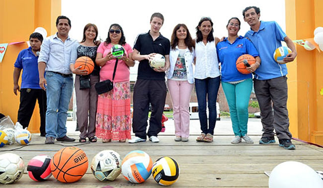 Niños y sus familias pueden participar los sábados de distintos talleres que se ofrecen en Escuelas Abiertas Niños y sus familias pueden participar los sábados de distintos talleres que se ofrecen en Escuelas Abiertas