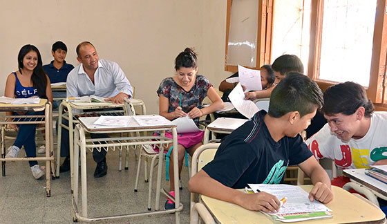 Más de 14.000 jóvenes que adeudan materias reciben tutorías del Ministerio de Educación