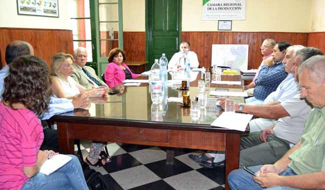 Mesa de trabajo con integrantes del Centro de Desarrollo de Productos Agropecuarios