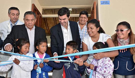 Urtubey abrió el ciclo lectivo para la primaria e inauguró obras en una escuela de Seclantás