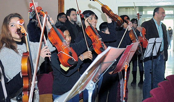 Las orquestas escolares recibieron más de 250 instrumentos musicales