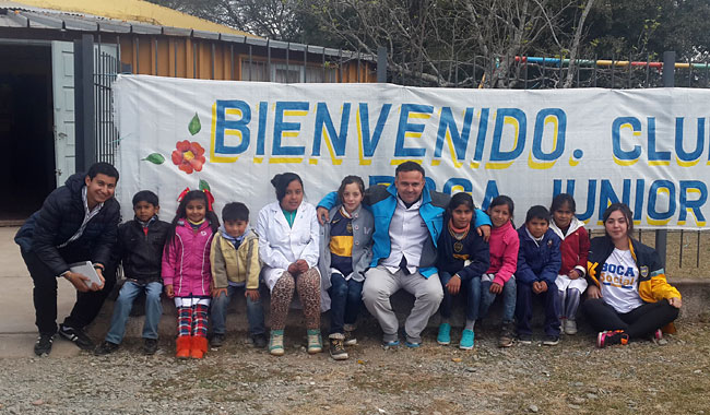 Referentes de Boca Juniors entregaron materiales a una escuela de Rosario de la Frontera