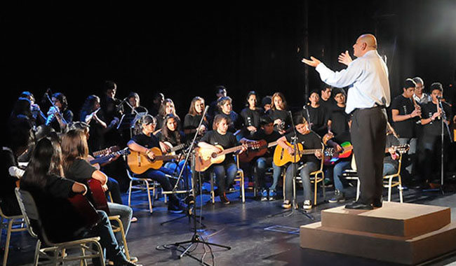 Gran presentación de la orquesta andina del colegio Polivalente de Artes en Teatro Provincial